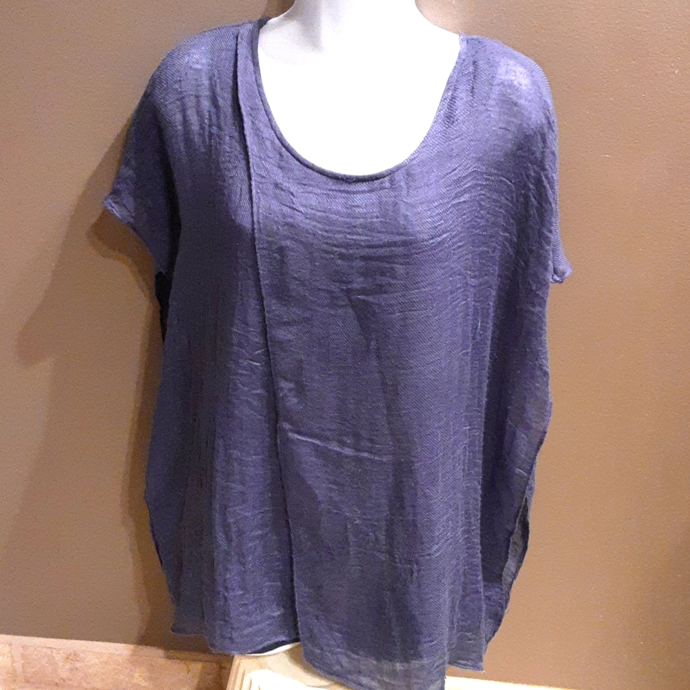 Stunning blue layered top. Miilla size small